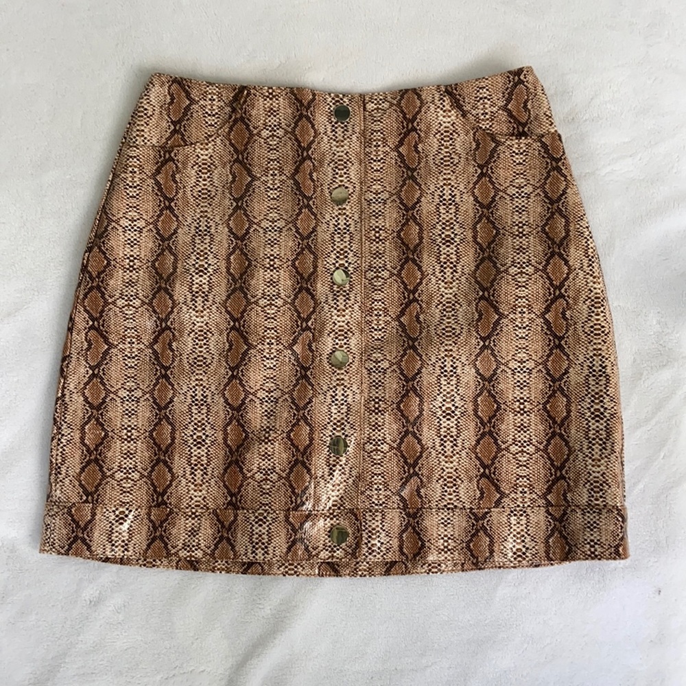 🎁24 hour price drop !!Top shop snake print skirt